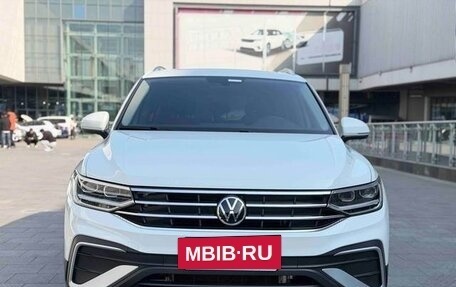 Volkswagen Tiguan II, 2022 год, 2 387 000 рублей, 2 фотография