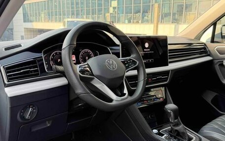 Volkswagen Tiguan II, 2022 год, 2 387 000 рублей, 8 фотография