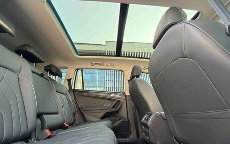 Volkswagen Tiguan II, 2022 год, 2 387 000 рублей, 11 фотография