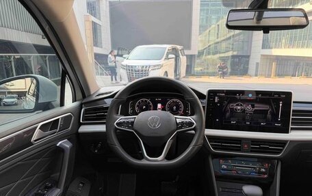 Volkswagen Tiguan II, 2022 год, 2 387 000 рублей, 9 фотография