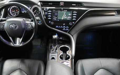 Toyota Camry, 2019 год, 2 950 000 рублей, 20 фотография