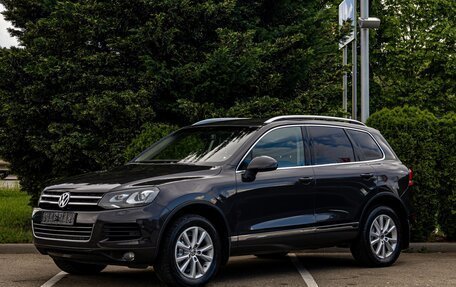Volkswagen Touareg III, 2011 год, 1 795 000 рублей, 2 фотография