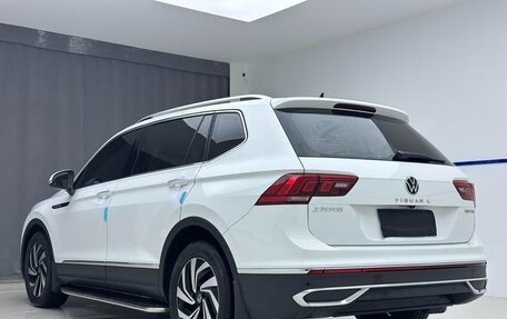 Volkswagen Tiguan II, 2022 год, 2 475 000 рублей, 6 фотография