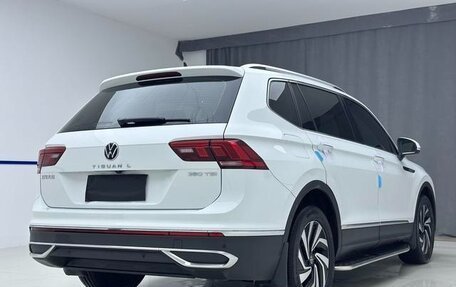 Volkswagen Tiguan II, 2022 год, 2 475 000 рублей, 4 фотография