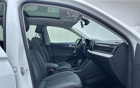 Volkswagen Tiguan II, 2022 год, 2 475 000 рублей, 10 фотография