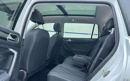 Volkswagen Tiguan II, 2022 год, 2 475 000 рублей, 11 фотография