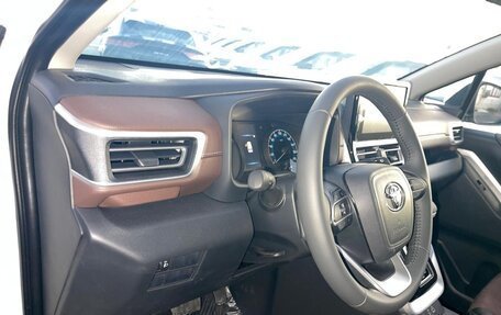 Toyota Innova, 2026 год, 5 600 000 рублей, 10 фотография