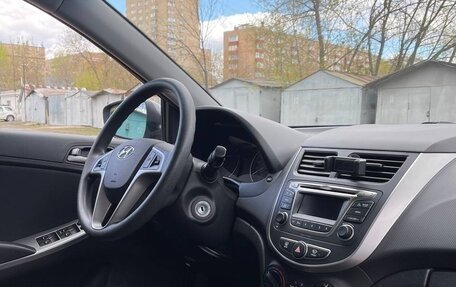 Hyundai Solaris II рестайлинг, 2015 год, 1 300 000 рублей, 2 фотография
