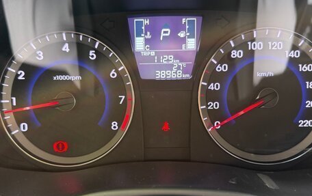 Hyundai Solaris II рестайлинг, 2015 год, 1 300 000 рублей, 13 фотография
