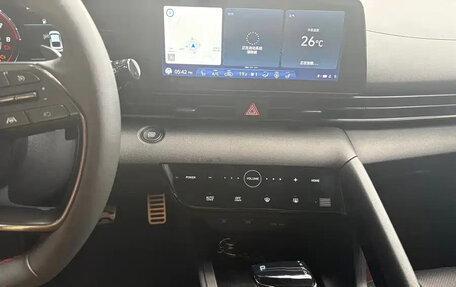 Hyundai Elantra, 2022 год, 1 370 000 рублей, 10 фотография
