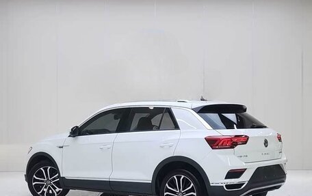 Volkswagen T-Roc I, 2022 год, 1 888 000 рублей, 4 фотография