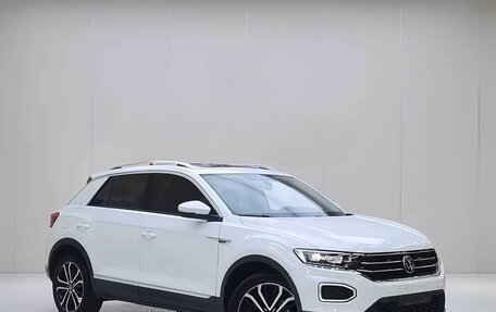 Volkswagen T-Roc I, 2022 год, 1 888 000 рублей, 2 фотография