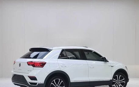Volkswagen T-Roc I, 2022 год, 1 888 000 рублей, 3 фотография