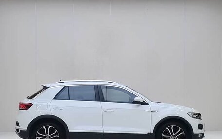 Volkswagen T-Roc I, 2022 год, 1 888 000 рублей, 8 фотография