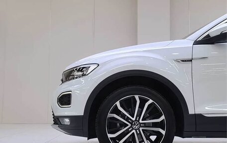 Volkswagen T-Roc I, 2022 год, 1 888 000 рублей, 9 фотография