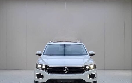 Volkswagen T-Roc I, 2022 год, 1 888 000 рублей, 5 фотография