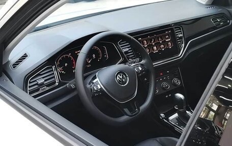 Volkswagen T-Roc I, 2022 год, 1 888 000 рублей, 14 фотография