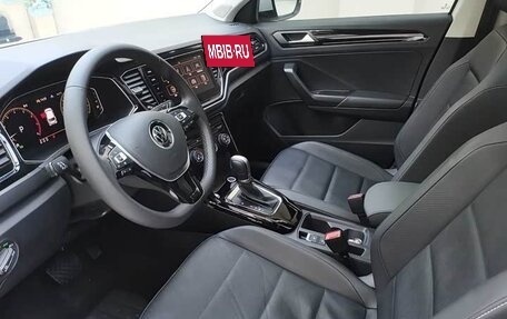 Volkswagen T-Roc I, 2022 год, 1 888 000 рублей, 13 фотография