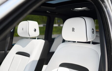 Rolls-Royce Cullinan, 2019 год, 32 000 000 рублей, 12 фотография