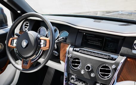 Rolls-Royce Cullinan, 2019 год, 32 000 000 рублей, 20 фотография