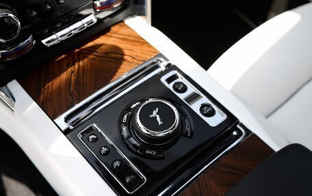 Rolls-Royce Cullinan, 2019 год, 32 000 000 рублей, 23 фотография