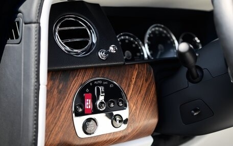 Rolls-Royce Cullinan, 2019 год, 32 000 000 рублей, 13 фотография