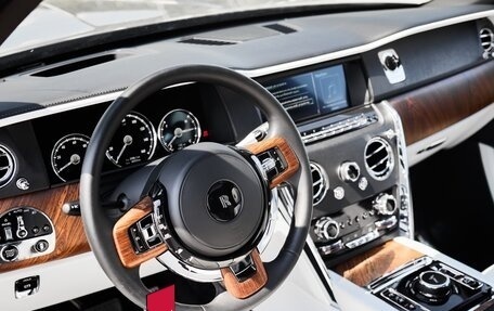 Rolls-Royce Cullinan, 2019 год, 32 000 000 рублей, 10 фотография