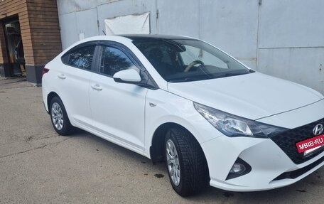 Hyundai Solaris II рестайлинг, 2021 год, 1 420 000 рублей, 4 фотография