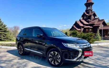 Mitsubishi Outlander III рестайлинг 3, 2021 год, 2 599 990 рублей, 2 фотография
