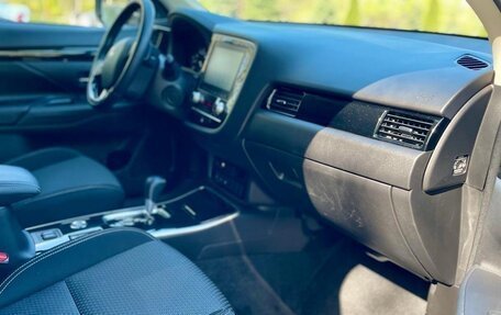 Mitsubishi Outlander III рестайлинг 3, 2021 год, 2 599 990 рублей, 23 фотография