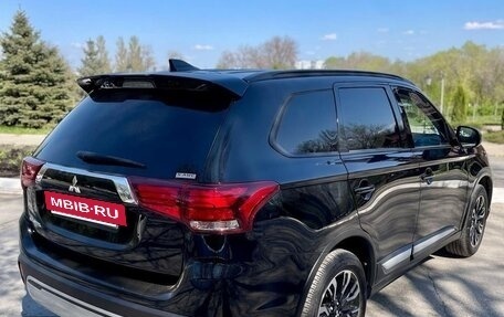 Mitsubishi Outlander III рестайлинг 3, 2021 год, 2 599 990 рублей, 11 фотография