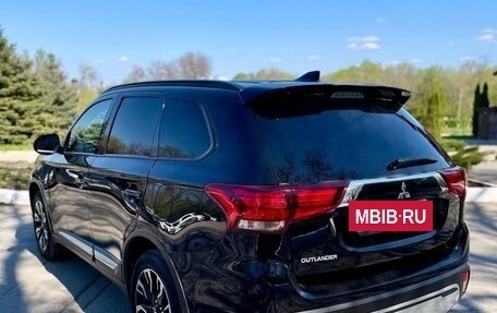 Mitsubishi Outlander III рестайлинг 3, 2021 год, 2 599 990 рублей, 12 фотография