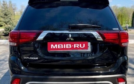 Mitsubishi Outlander III рестайлинг 3, 2021 год, 2 599 990 рублей, 14 фотография
