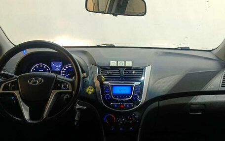 Hyundai Solaris II рестайлинг, 2011 год, 520 000 рублей, 10 фотография