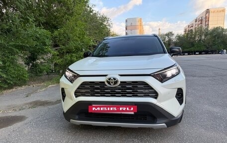 Toyota RAV4, 2019 год, 3 150 000 рублей, 2 фотография