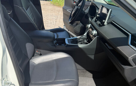 Toyota RAV4, 2019 год, 3 150 000 рублей, 12 фотография