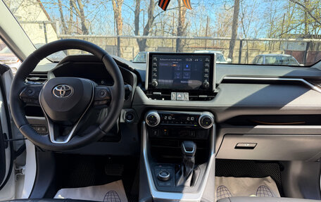 Toyota RAV4, 2019 год, 3 150 000 рублей, 10 фотография