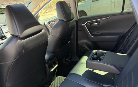 Toyota RAV4, 2019 год, 3 150 000 рублей, 13 фотография