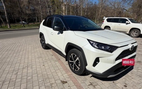 Toyota RAV4, 2019 год, 3 150 000 рублей, 4 фотография