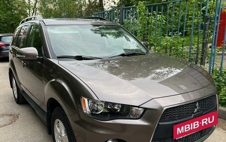 Mitsubishi Outlander III рестайлинг 3, 2011 год, 1 500 000 рублей, 2 фотография