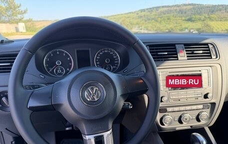 Volkswagen Jetta VI, 2013 год, 920 000 рублей, 24 фотография