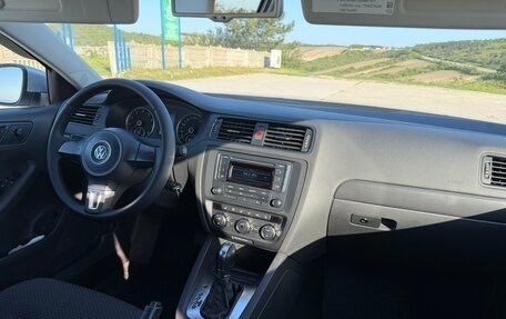Volkswagen Jetta VI, 2013 год, 920 000 рублей, 29 фотография