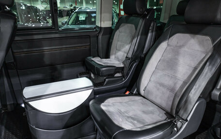Volkswagen Multivan T6 рестайлинг, 2020 год, 6 499 000 рублей, 15 фотография