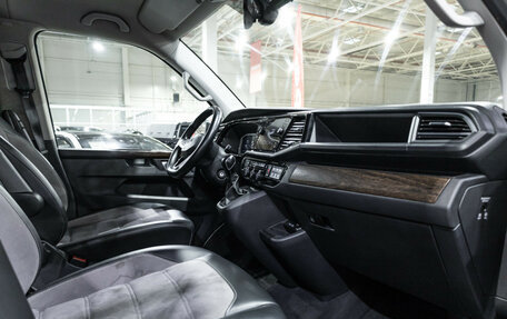 Volkswagen Multivan T6 рестайлинг, 2020 год, 6 499 000 рублей, 17 фотография