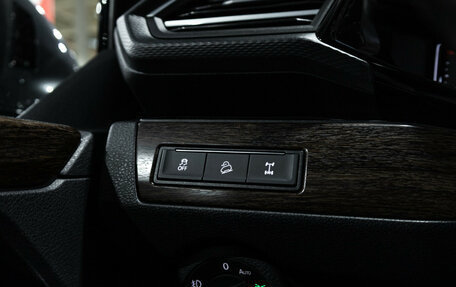 Volkswagen Multivan T6 рестайлинг, 2020 год, 6 499 000 рублей, 24 фотография
