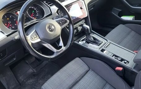 Volkswagen Passat B8 рестайлинг, 2019 год, 2 130 000 рублей, 9 фотография