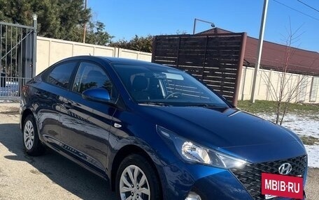 Hyundai Solaris II рестайлинг, 2022 год, 1 740 000 рублей, 2 фотография