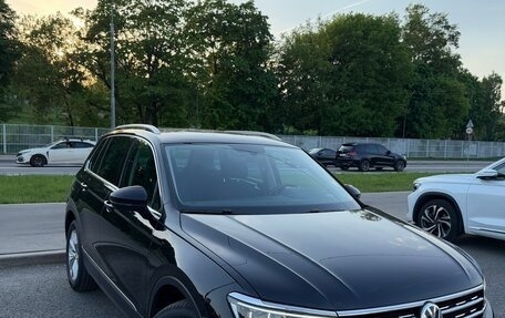 Volkswagen Tiguan II, 2018 год, 2 350 000 рублей, 2 фотография