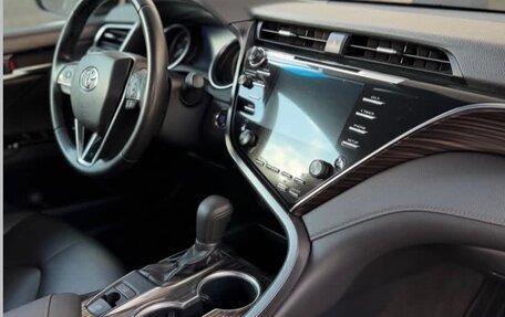 Toyota Camry, 2020 год, 2 590 000 рублей, 15 фотография
