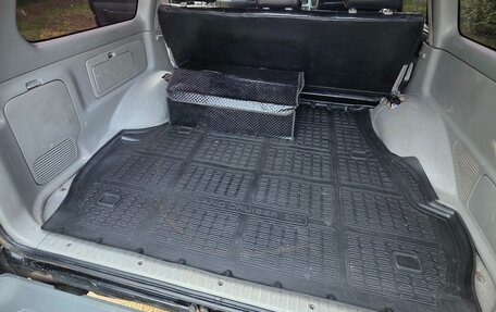 Toyota Land Cruiser 100 рестайлинг 2, 2005 год, 2 650 000 рублей, 13 фотография